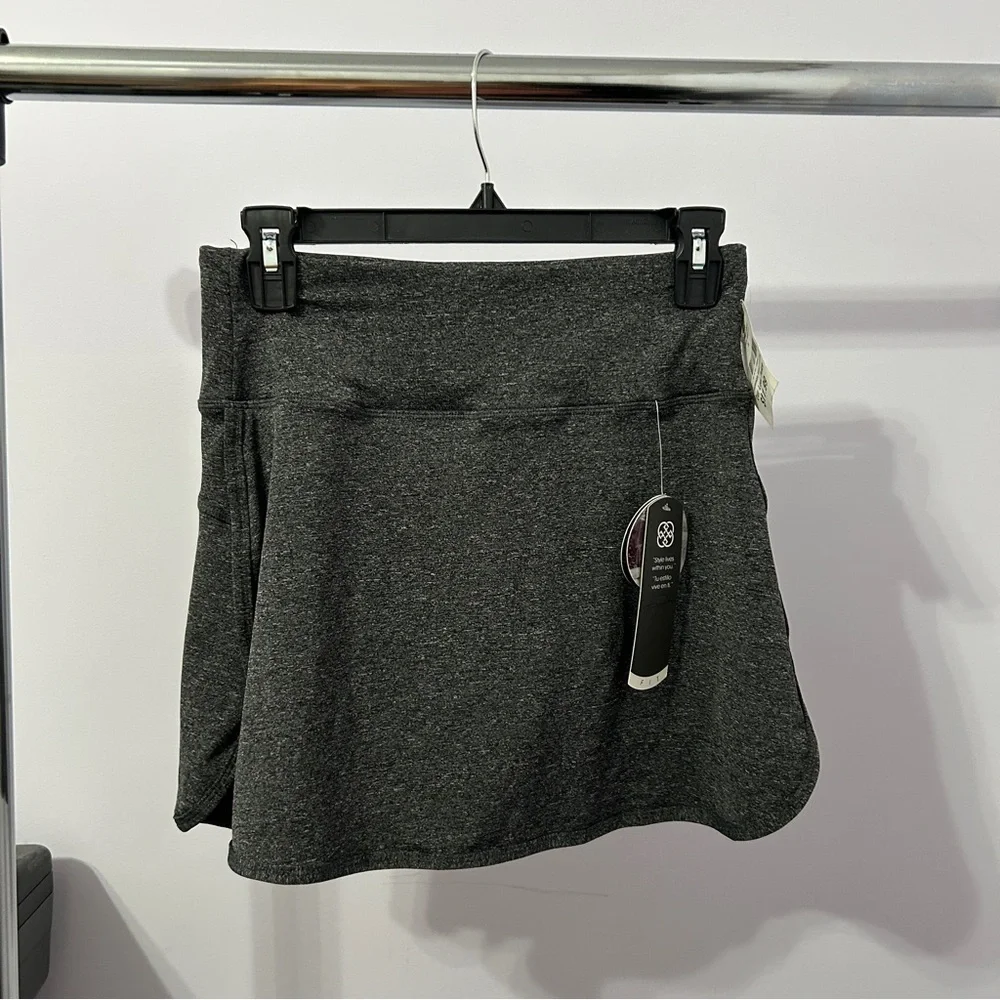NWT Daisy Fuentes Heather Gray Tennis Skort Size Small - “Mahavir”